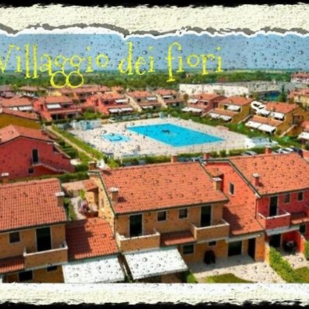 Iris 20 In Posizione Strategica, Indipendente, All'Interno Del Villaggio Dei Fiori Caorle Exterior photo