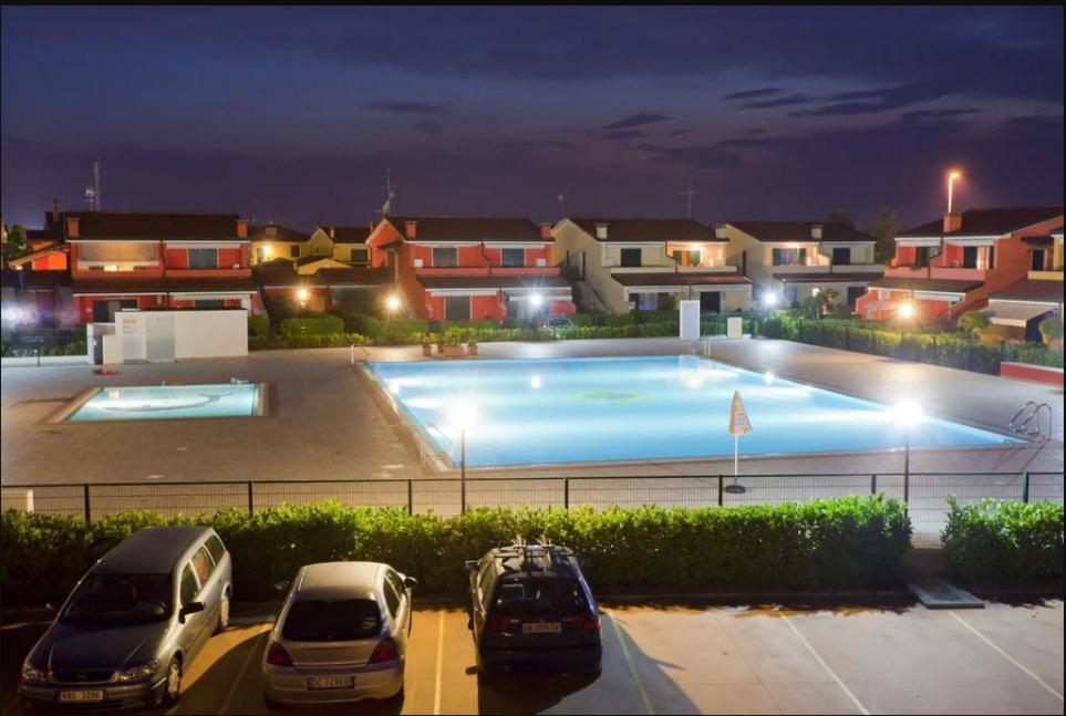 Iris 20 In Posizione Strategica, Indipendente, All'Interno Del Villaggio Dei Fiori Caorle Exterior photo