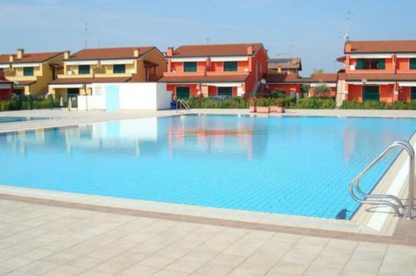Iris 20 In Posizione Strategica, Indipendente, All'Interno Del Villaggio Dei Fiori Caorle Exterior photo